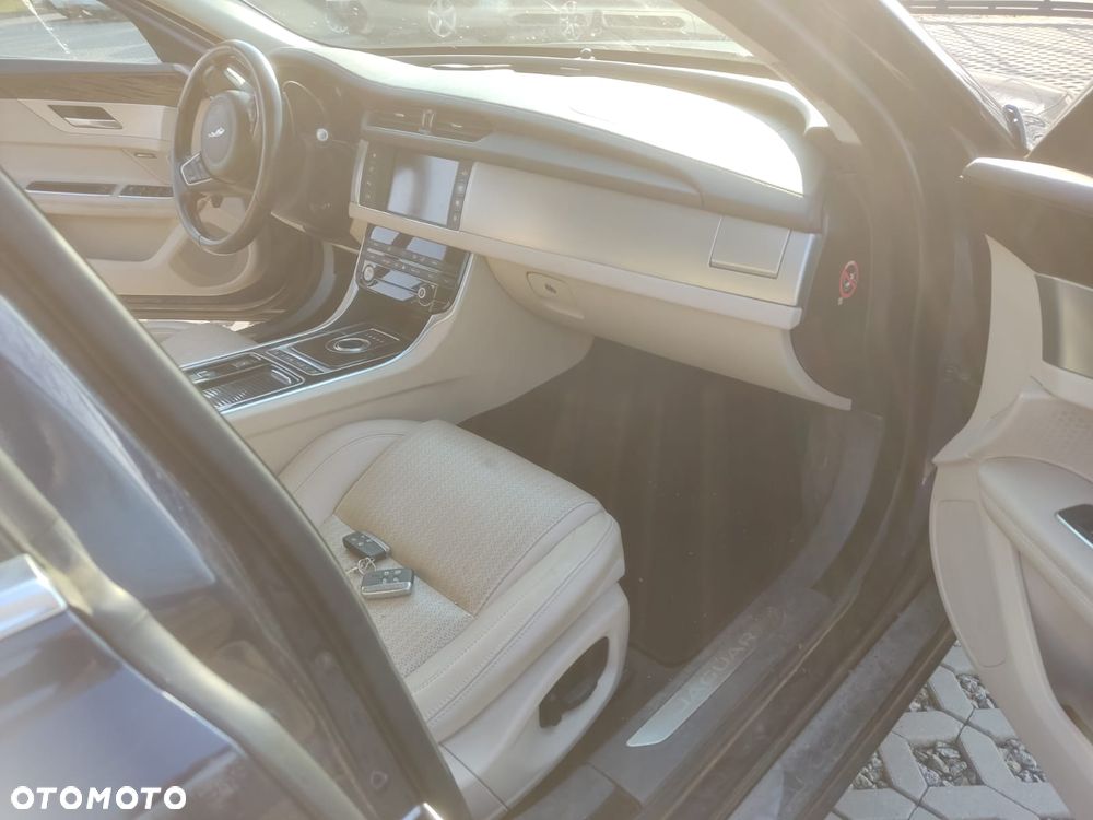 Jaguar XF E-Performance Prestige - 16