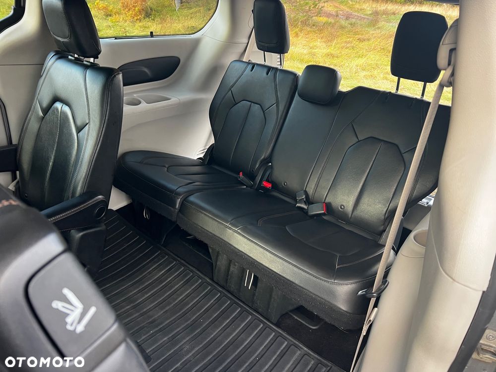 Chrysler Pacifica - 15