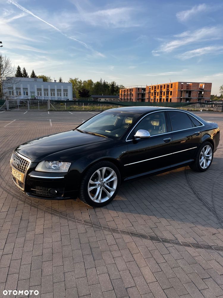 Audi S8 - 1