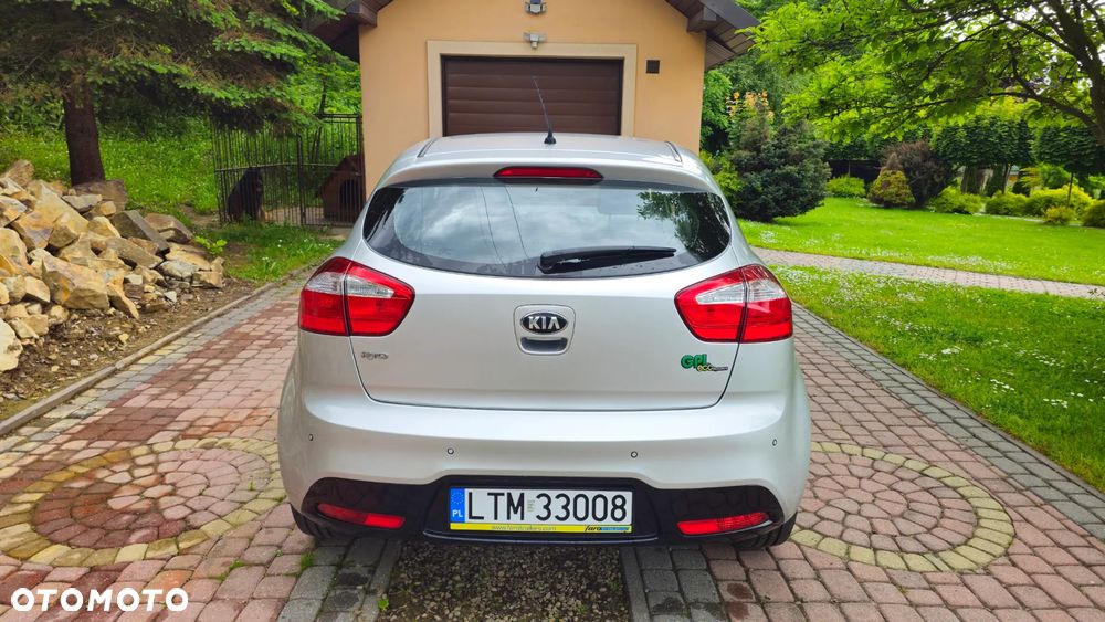 Kia Rio 1.2 L - 6