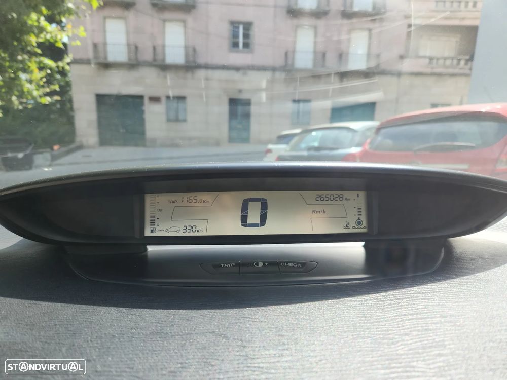 Citroën C4 1.6 HDi SX - 12