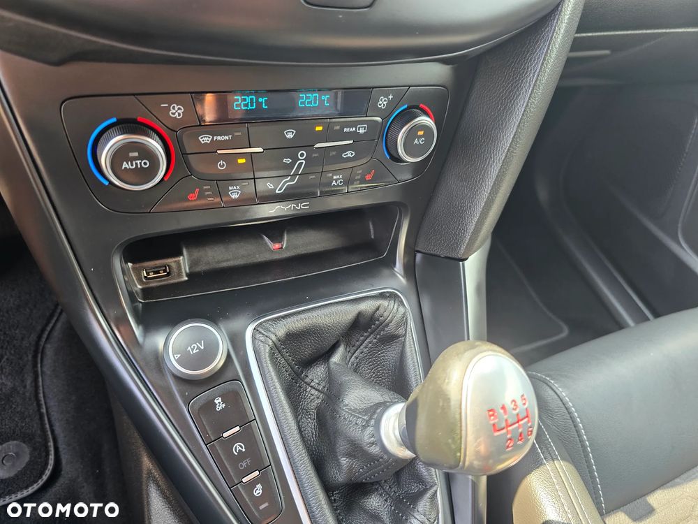 Ford Focus Turnier 2.0 EcoBoost ST mit Leder-Sport-Paket - 11