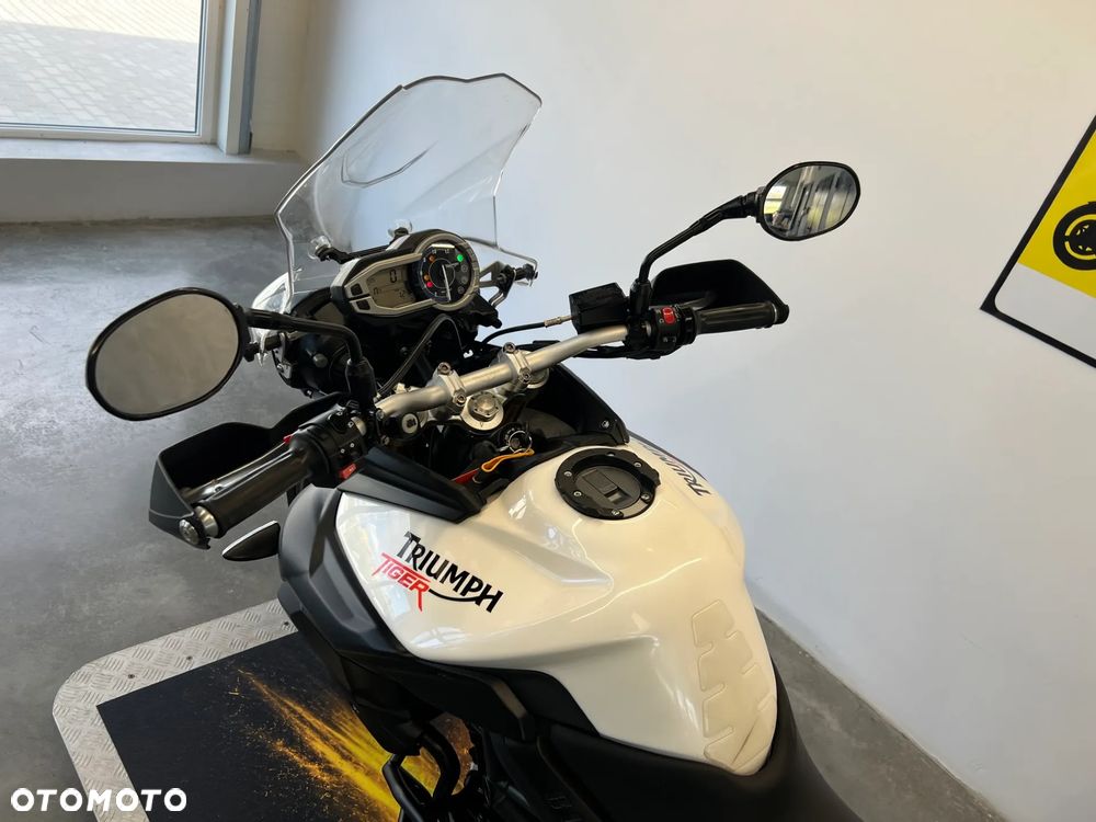 Triumph Tiger - 12