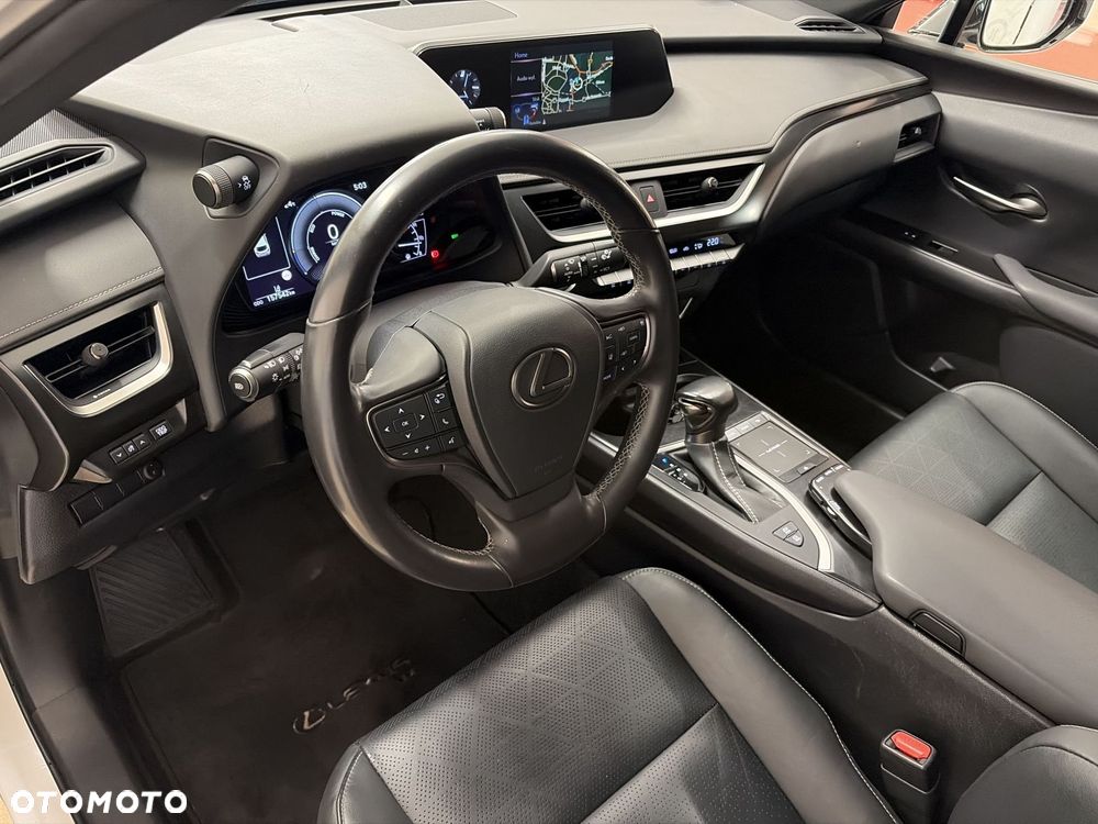 Lexus UX - 10