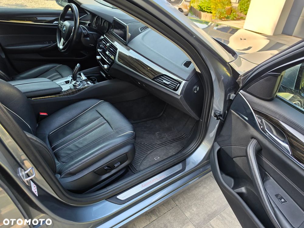 BMW Seria 5 525d Luxury Line sport - 13