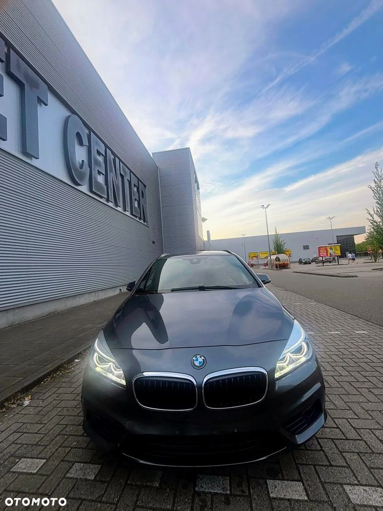 BMW Seria 2 218d - 11