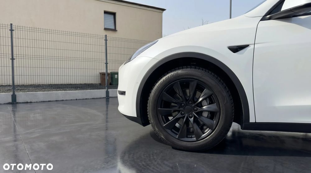 Tesla Model Y - 2