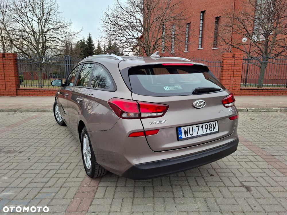 Hyundai i30 1.5 DPI Classic + - 5