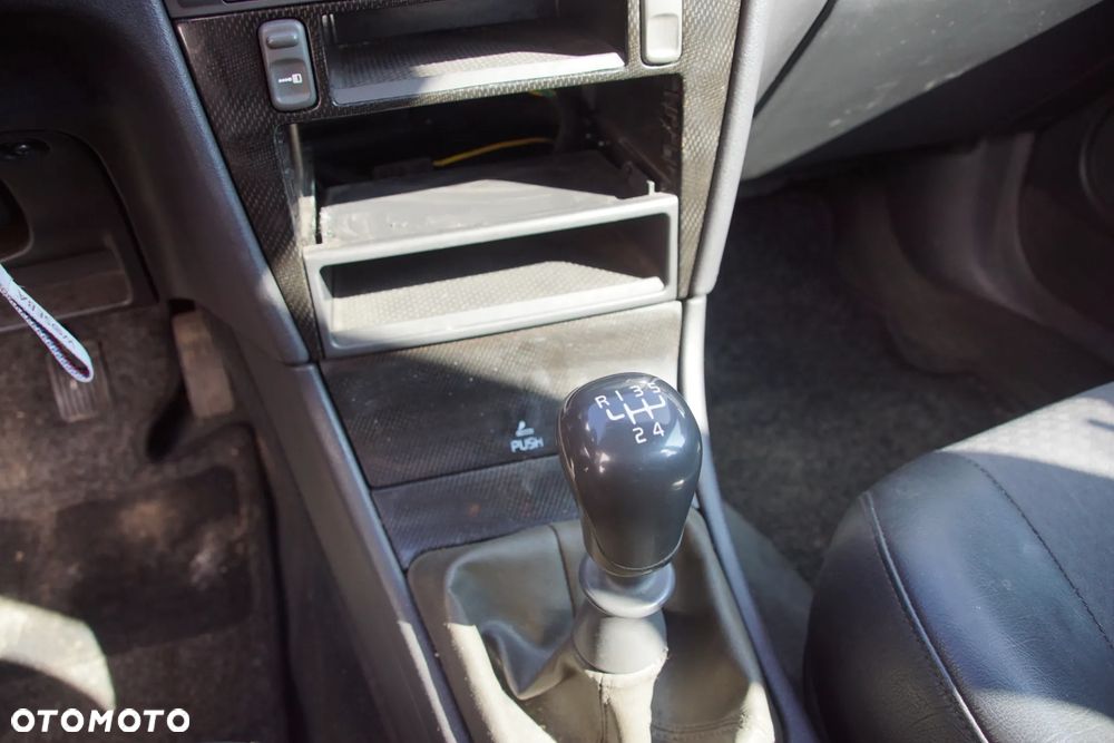 Auto na części - Volvo V40 I Lift 1.9 Di 95 KM D4192T2 M5D 332 2000R Silnik Skrzynia Drzwi Maska Klapa Zderzak Błotnik Lampa Klamka Szyba Lusterko Deska Kokpit Sterownik Moduł Czujnik Licznik Panel Kierownica - 13