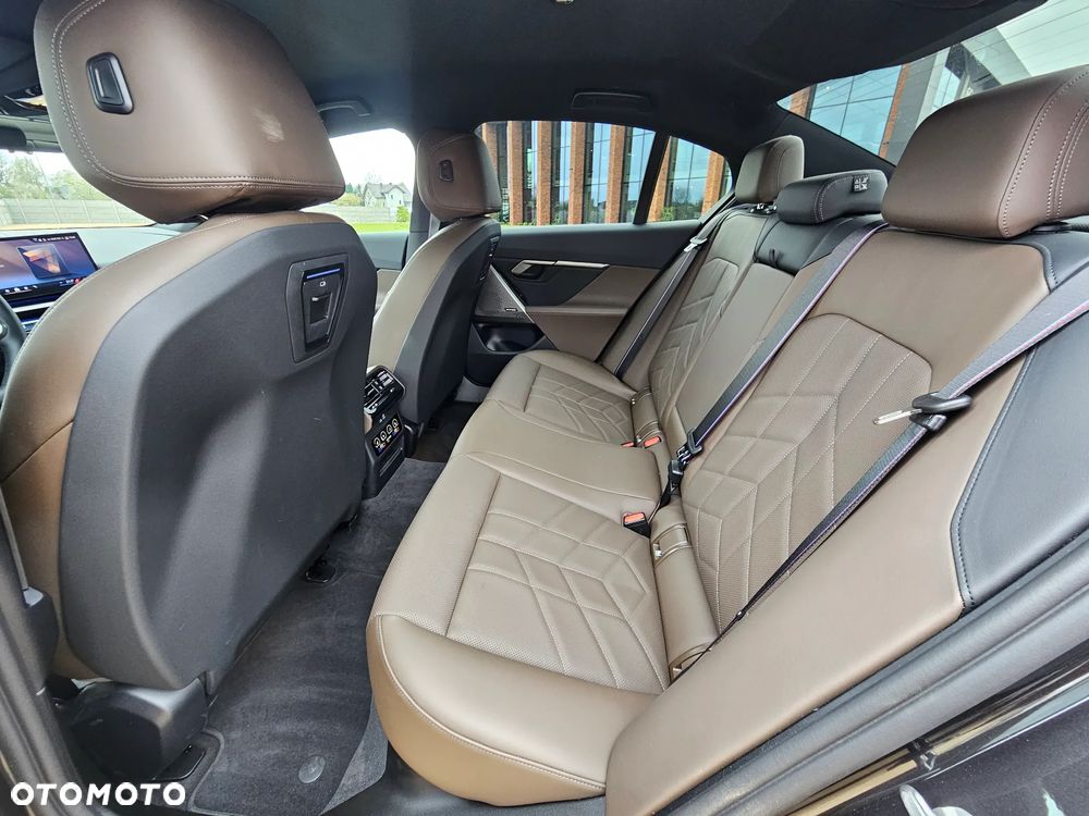 BMW Seria 5 540d xDrive mHEV M Sport - 12