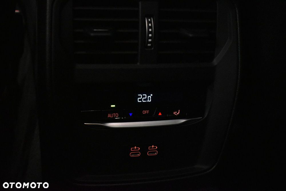 BMW Seria 3 320d xDrive mHEV - 22