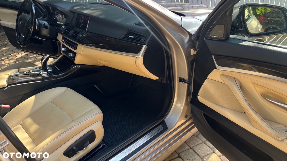 BMW Seria 5 528i xDrive Luxury Line - 13