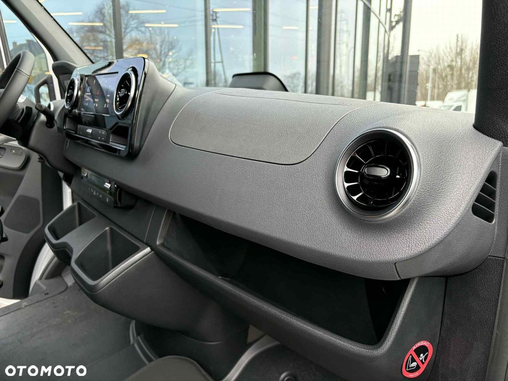 Mercedes-Benz eSprinter - 16