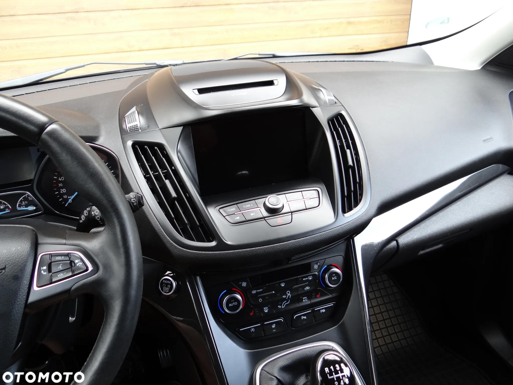 Ford Kuga 1.5 EcoBoost 2x4 Titanium - 18