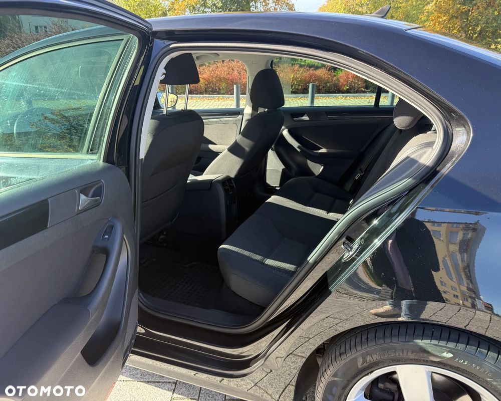 Volkswagen Jetta 1.2 TSI Match - 10