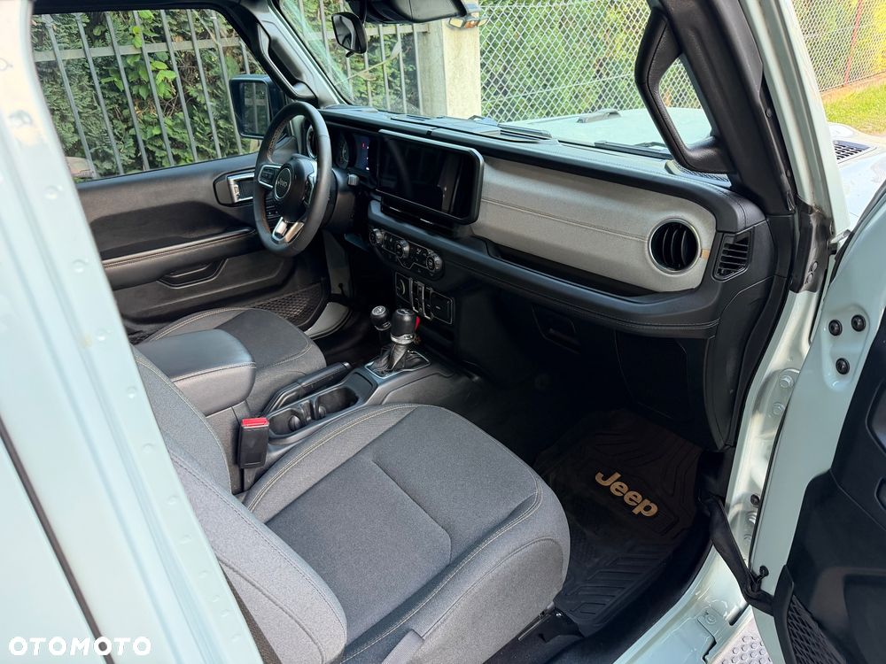 Jeep Wrangler - 36