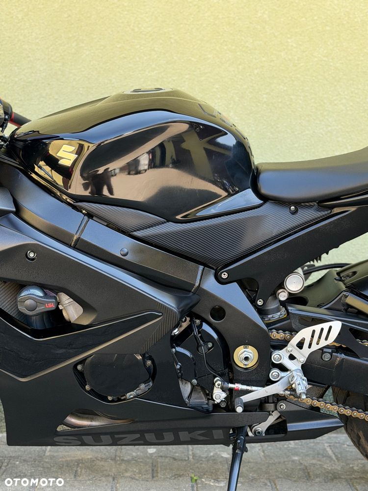 Suzuki GSX-R - 25