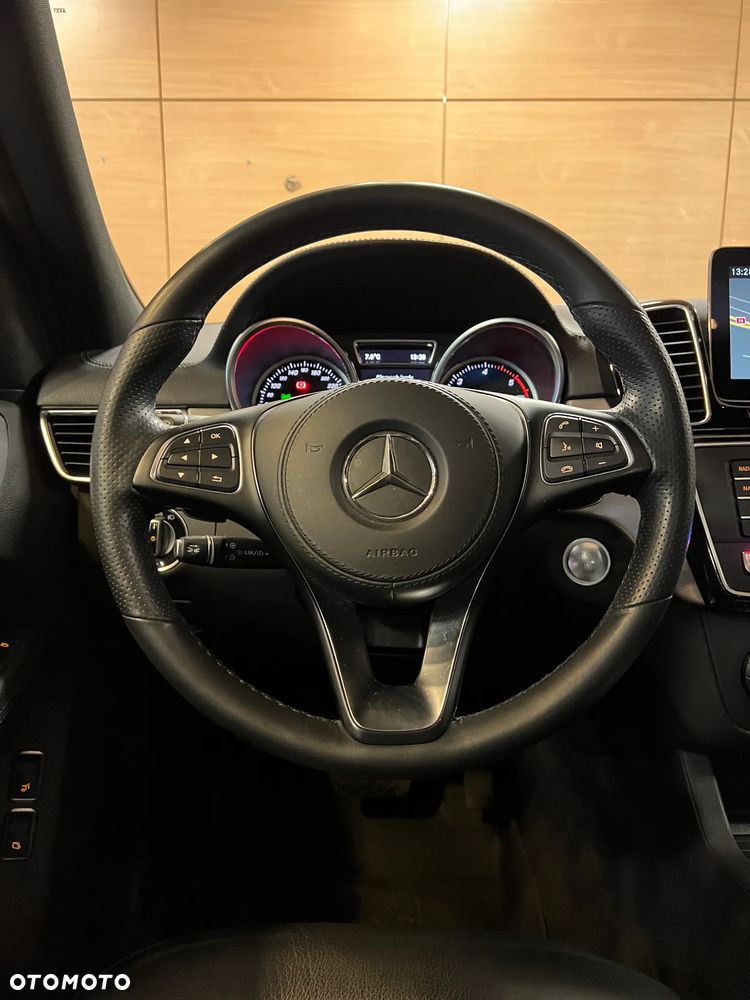 Mercedes-Benz GLS - 14