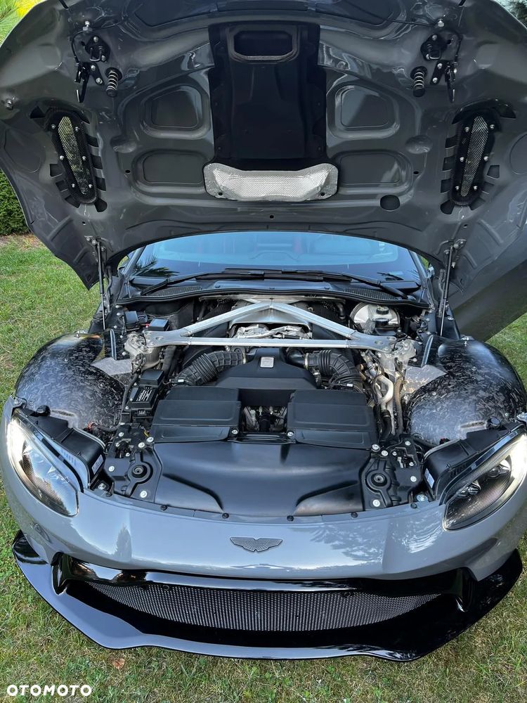 Aston Martin Vantage - 6