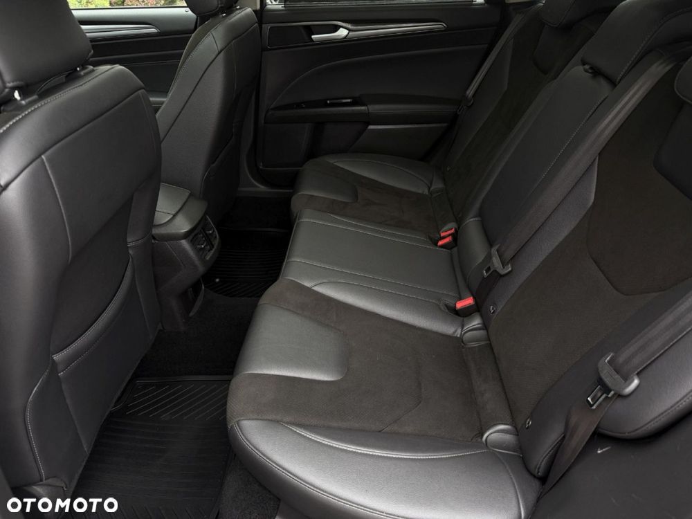 Ford Mondeo - 32