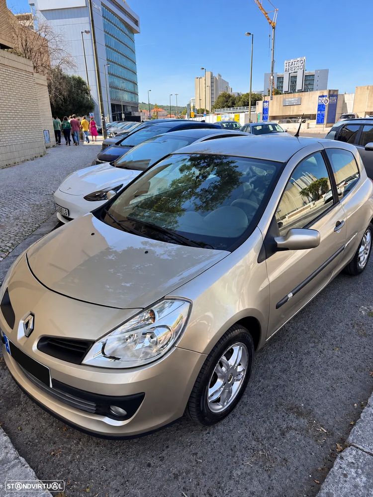 Renault Clio 1.2 16V Dynamique - 1