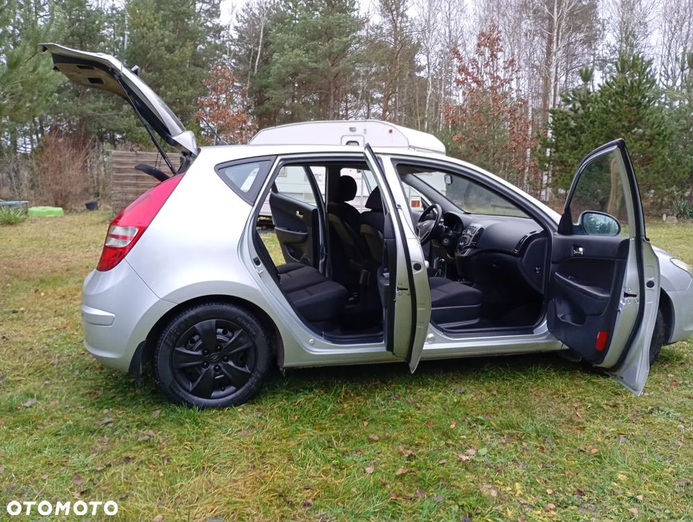 Hyundai i30 1.6 CRDi Base + World Cup - 28