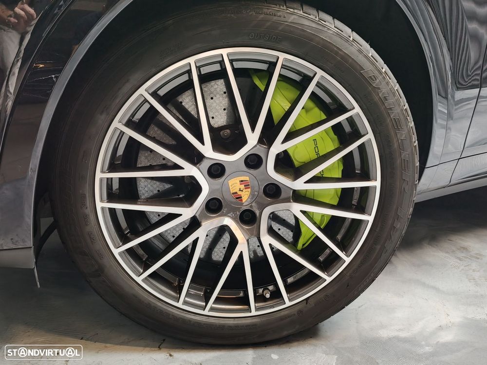 Porsche Cayenne Turbo S E-Hybrid - 27