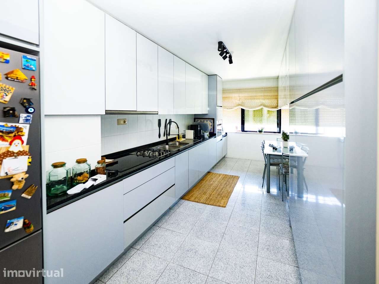Apartamento T4 com terraço e 2 garagens em Braga - Grande imagem: 3/37