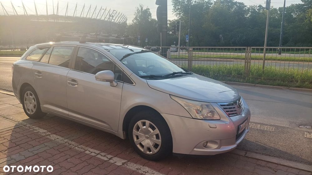 Toyota Avensis 1.6 Luna - 1