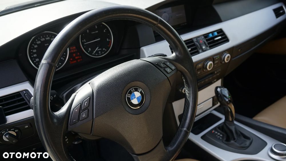 BMW Seria 5 520d - 29