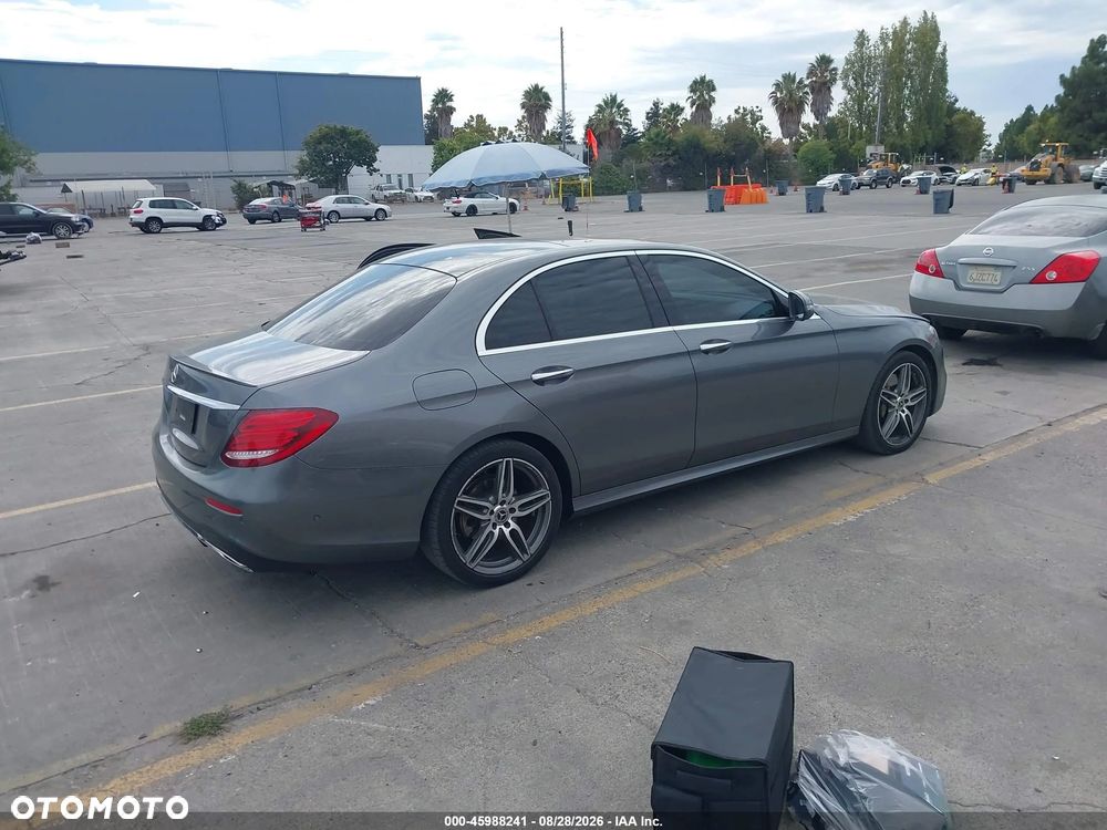 Mercedes-Benz Klasa E 300 9G-TRONIC AMG Line - 6