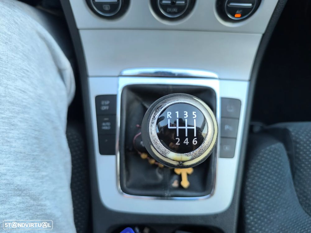 VW Passat 2.0 TDI Confortline - 27