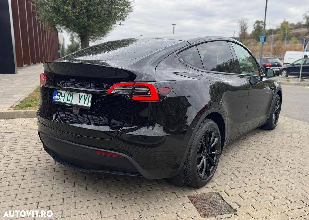 Tesla Model Y 2023 photo 4