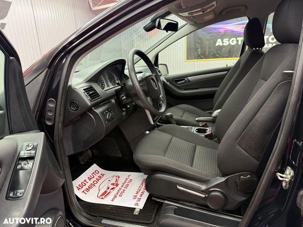 Mercedes-Benz B - 11