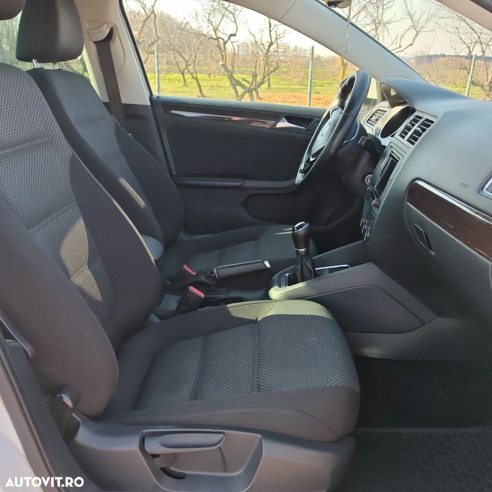Volkswagen Jetta 2.0 TDI Comfortline - 9