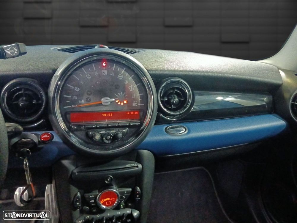 MINI 3 Portas Cooper D - 10