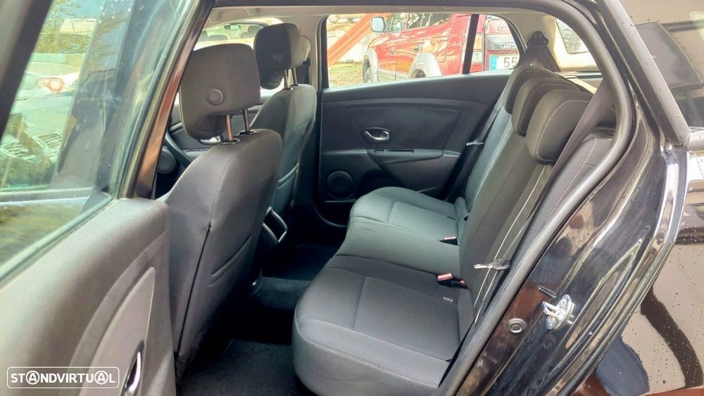 Renault Mégane Sport Tourer 1.5 dCi Dynamique SS - 13