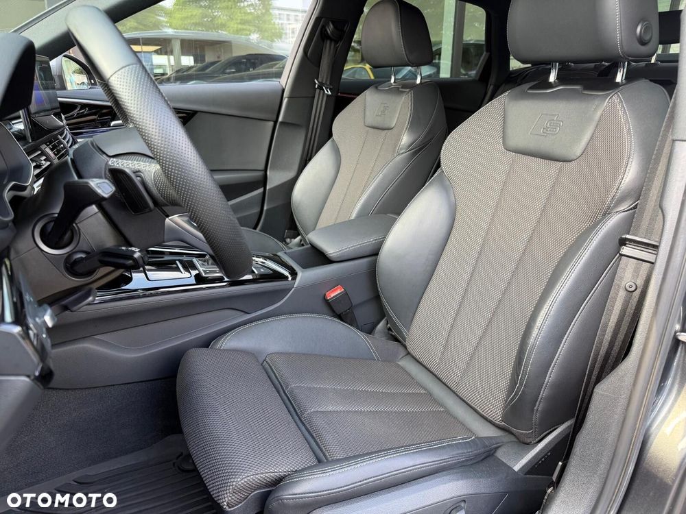 Audi A4 Limousine - 13