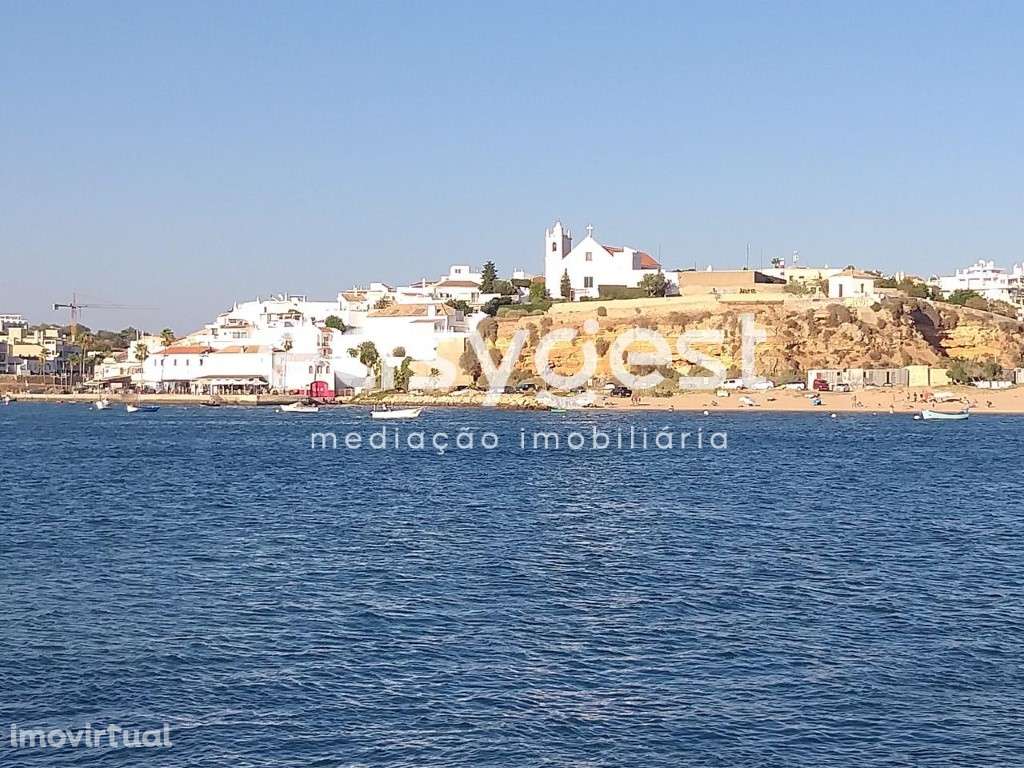 Loja destinada a comércio com área bruta de 93 m2 em Ferragudo - Grande imagem: 2/12