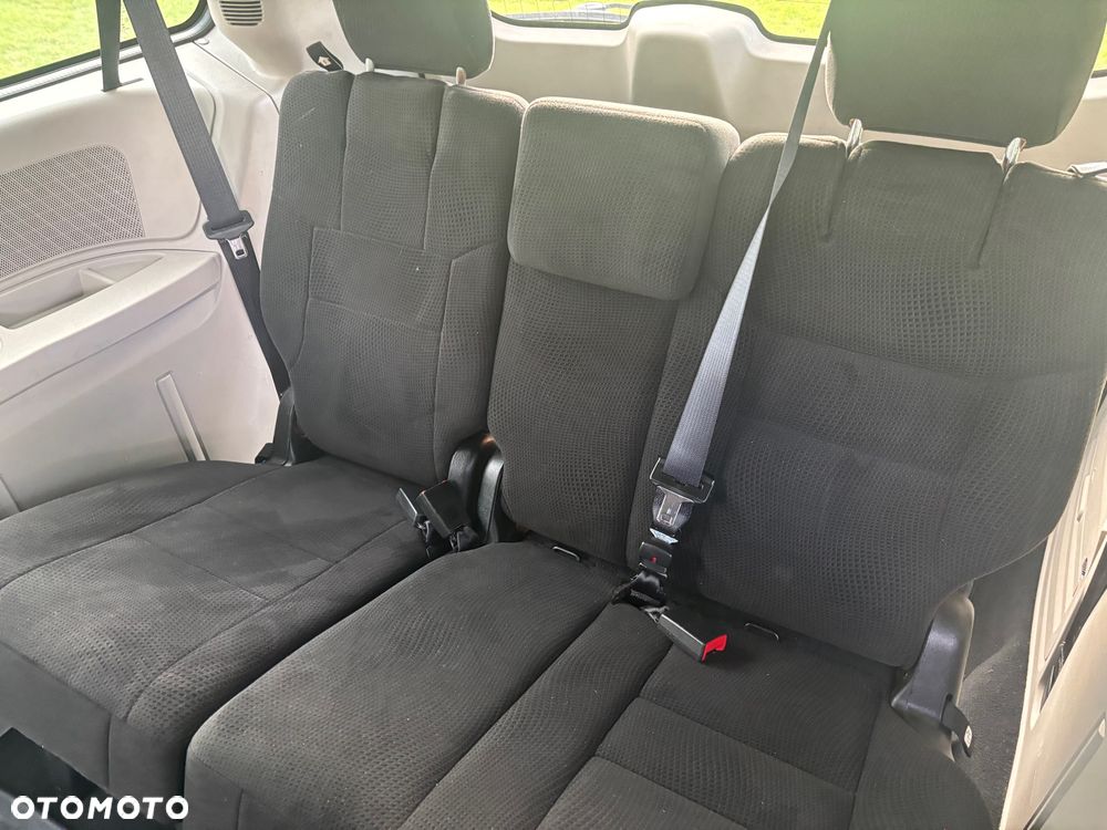 Dodge Grand Caravan - 16