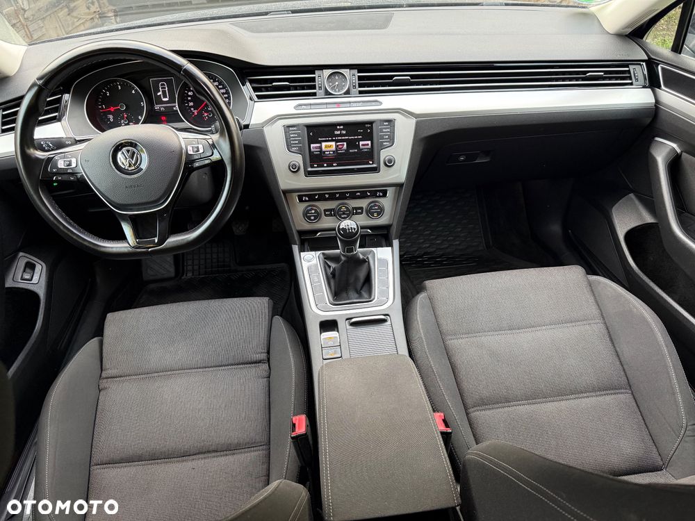 Volkswagen Passat - 11