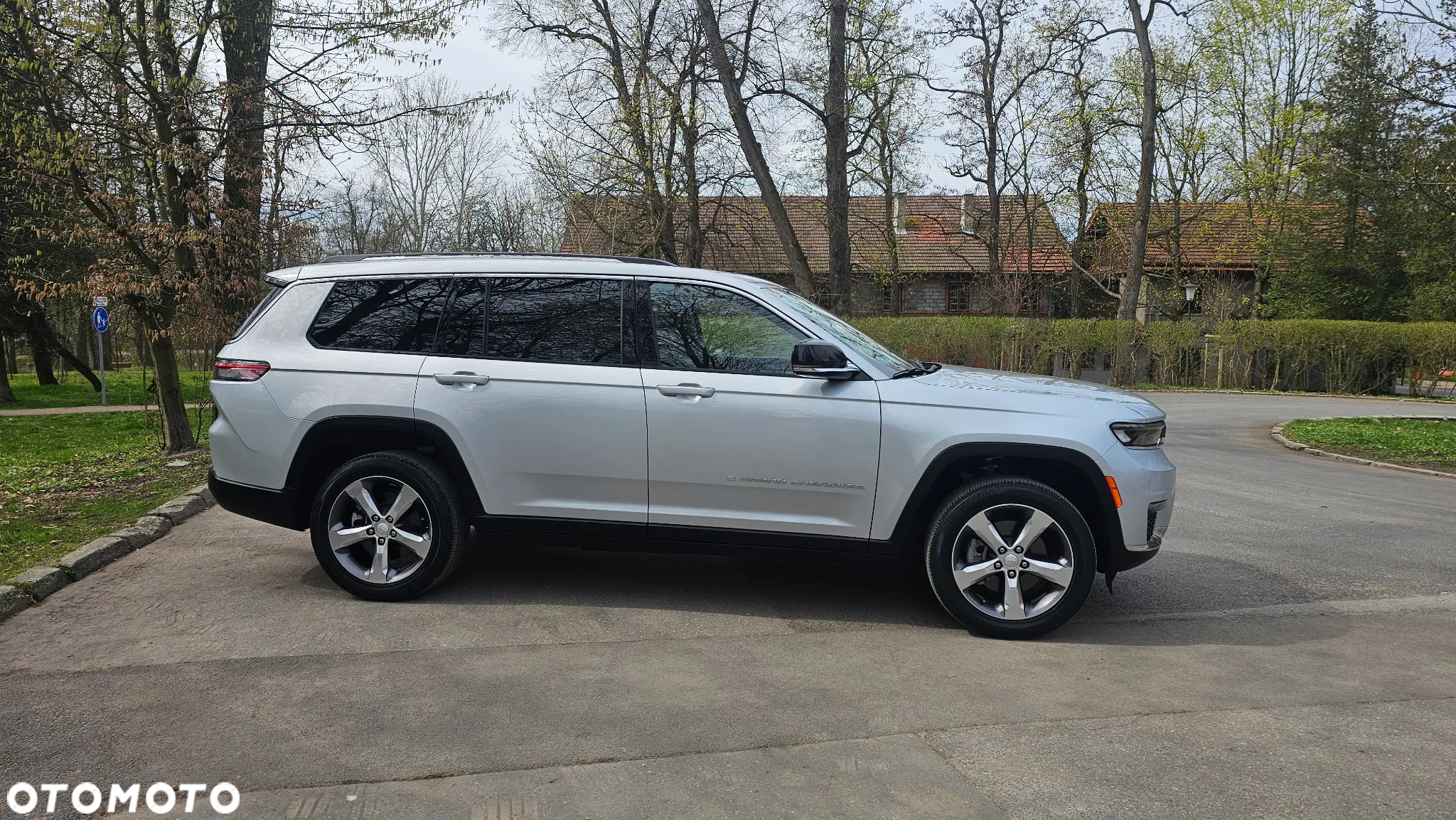 Jeep Grand Cherokee - 13
