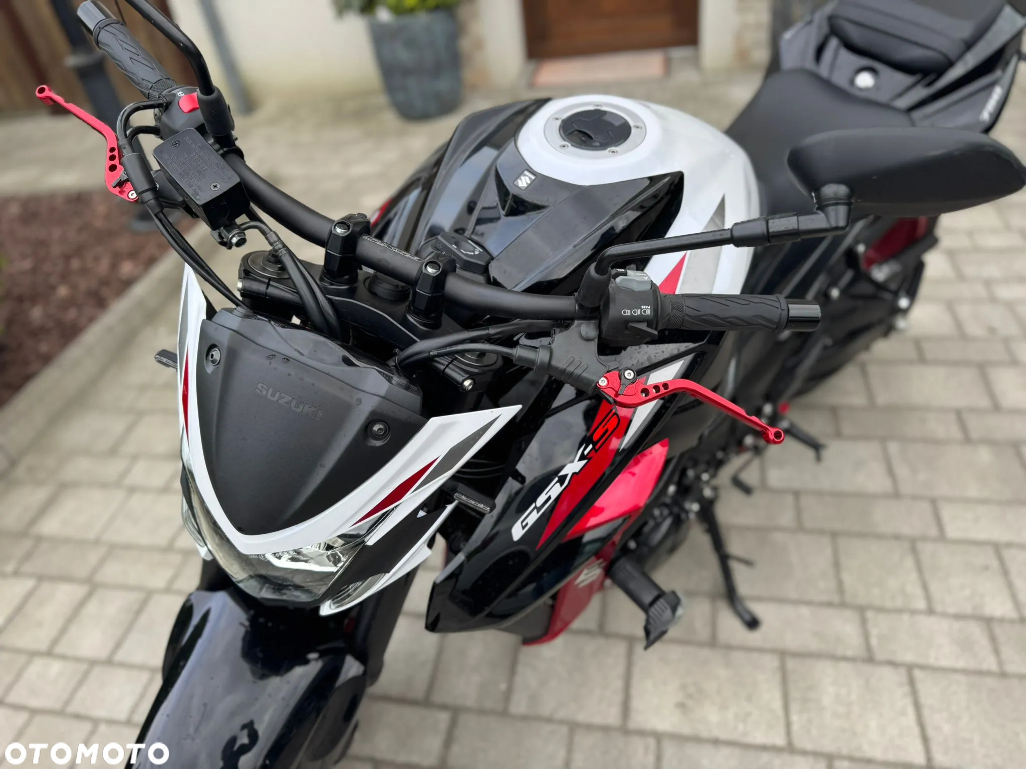 Suzuki GSX - 6