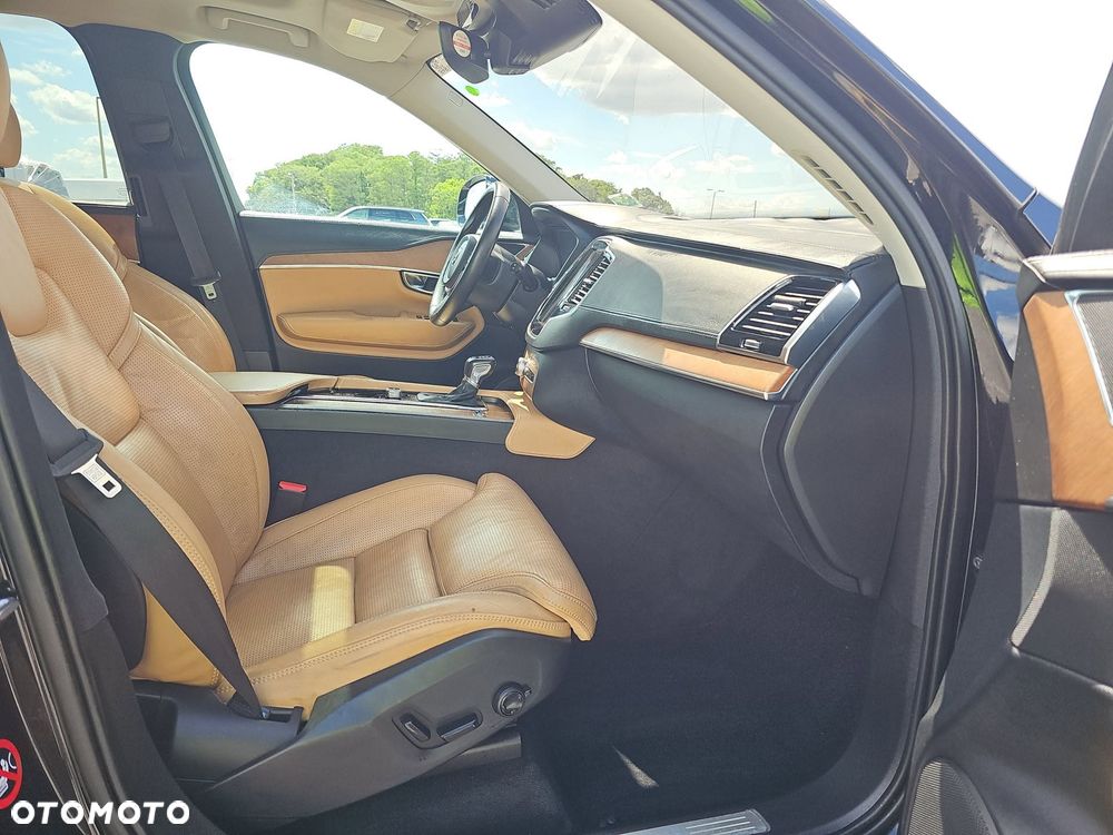 Volvo XC 90 - 9