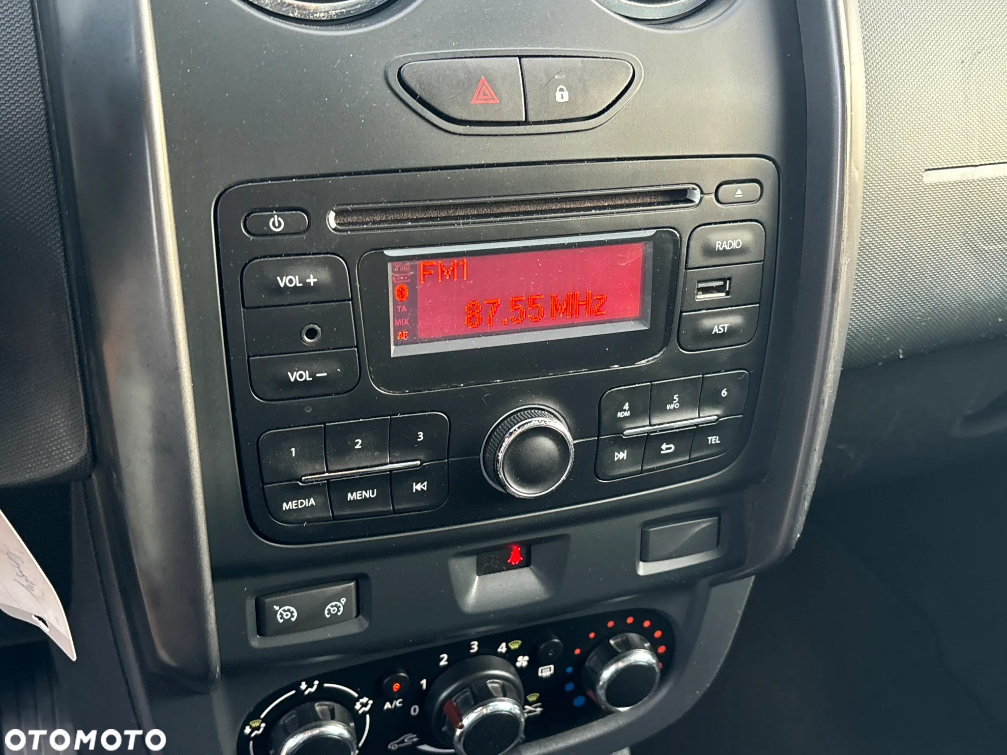 Dacia Duster 1.6 SCe Ambiance S&S - 23