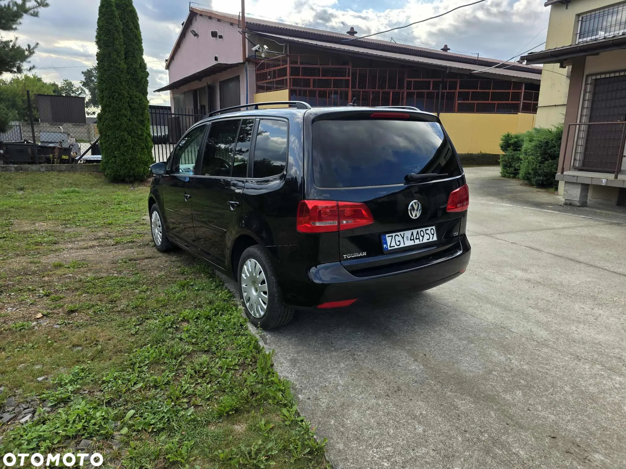 Volkswagen Touran - 4
