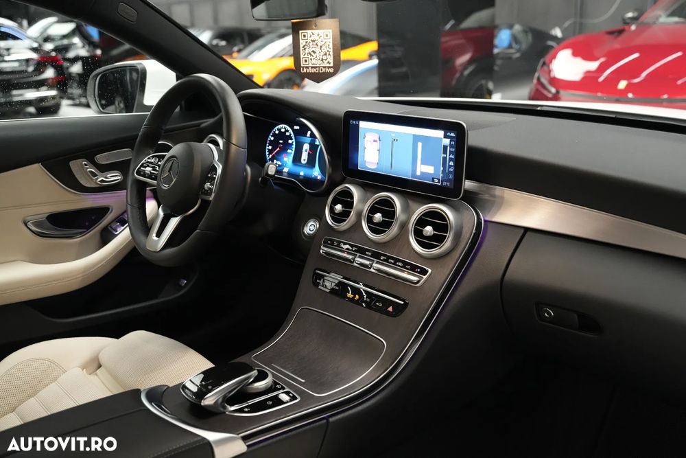 Mercedes-Benz C 400 4MATIC Coupe - 37