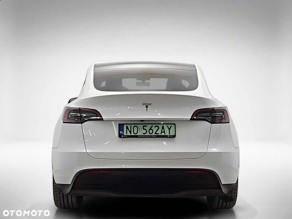 Tesla Model Y - 4