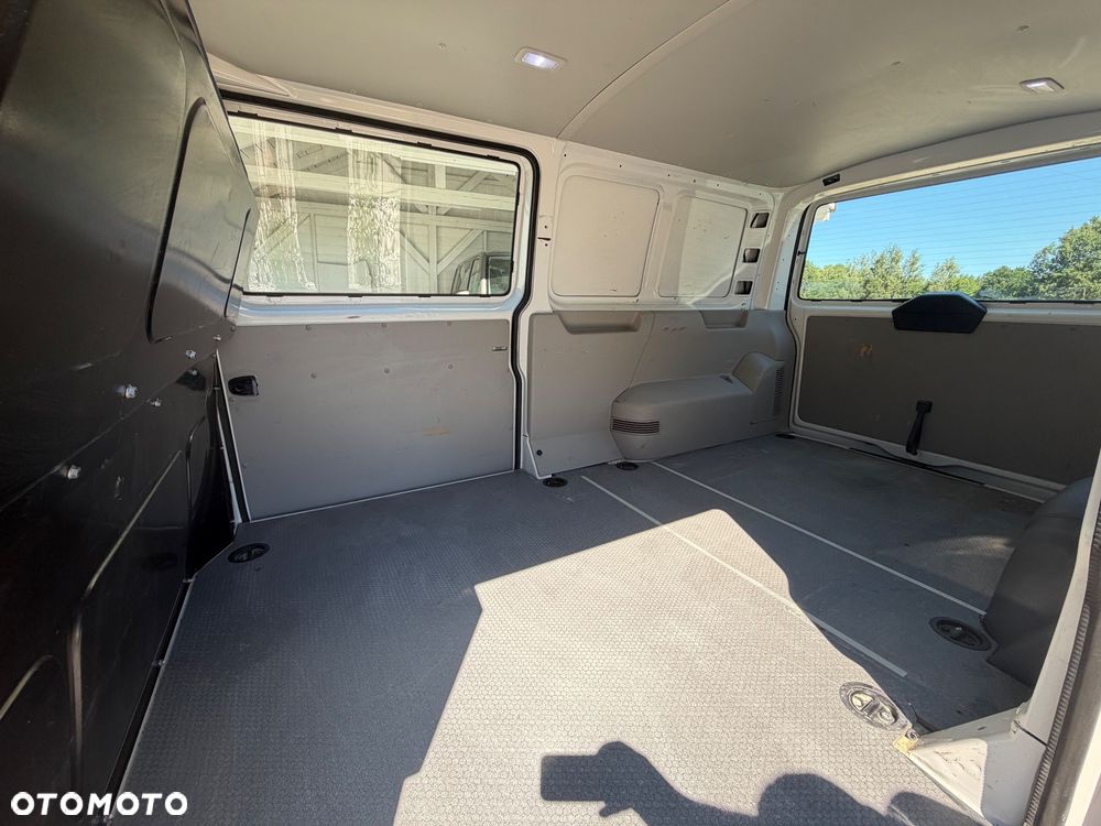 Volkswagen Transporter - 18