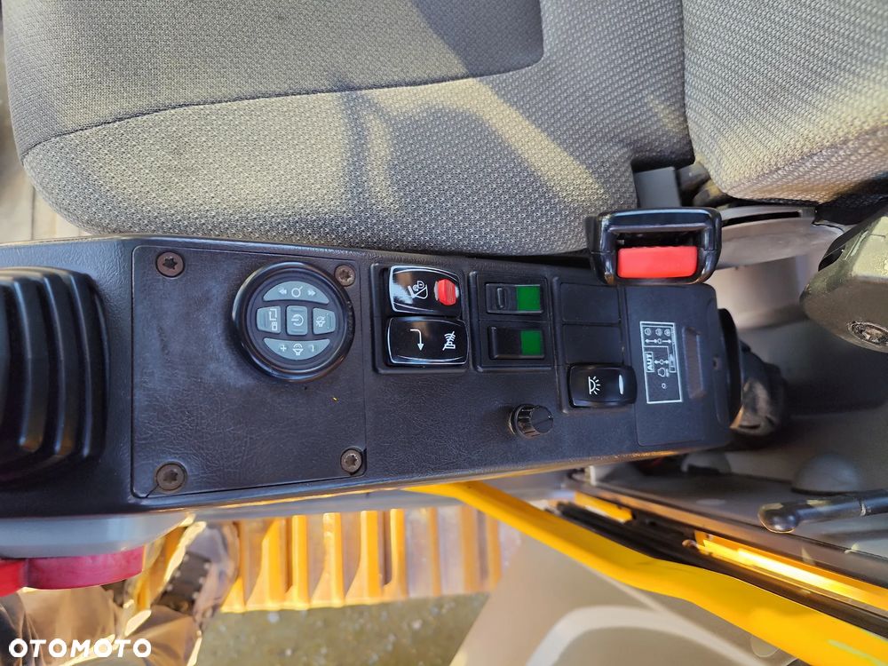 Volvo EC 210 CL - 11